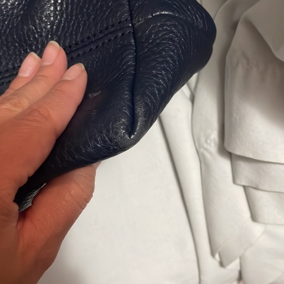 Tory Burch Navy Thea Slouchy Chain Bag - Picture 11 of 17